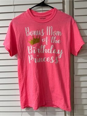 Bonus Mom of the Birthday Princess!  Pink Short Sleeve Tee Shirt 💖 Size Small